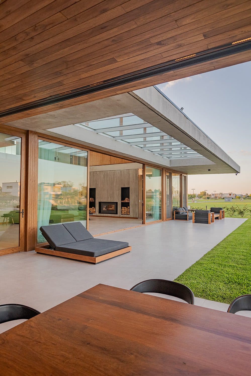 Gallery with a timber table opening onto the garden
